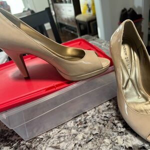 Andrew Geller Beige Patent Peep-Toe Heels
